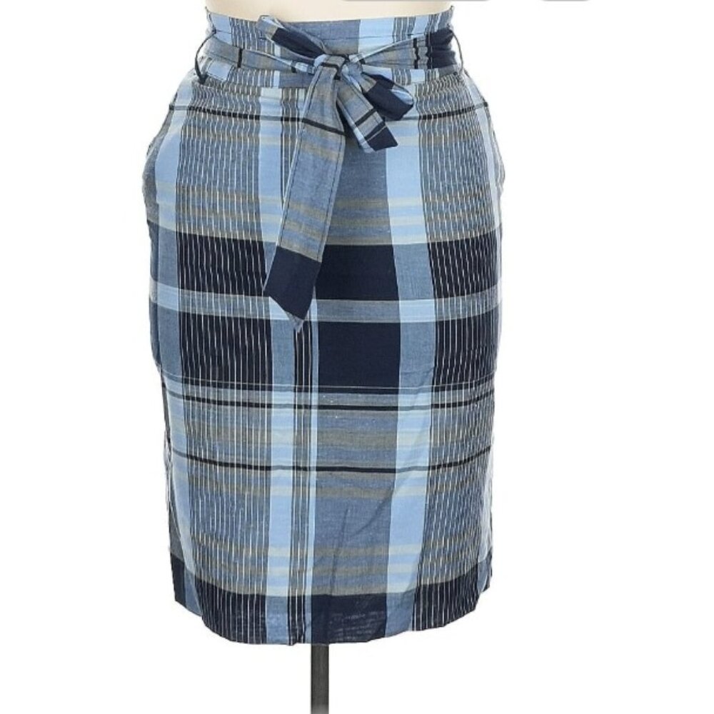 Ann Taylor women's blue plaid, knee length skirt, belt, and pockets! NWOT Size 8